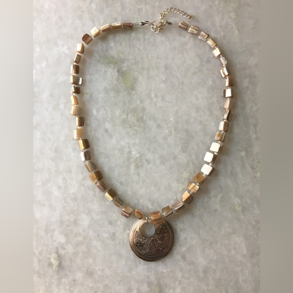 Elegant Beige Etched shell and beaded necklace and Shell anklet/bracelet 🐚🪸🌞🌼 - Picture 2 of 15